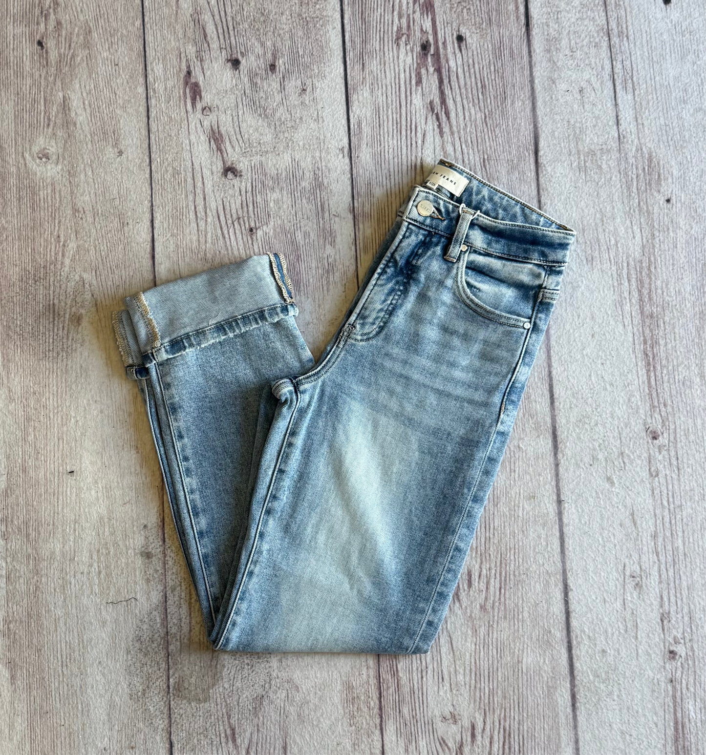 High Rise-Crop Straight Cuffed Jeans
