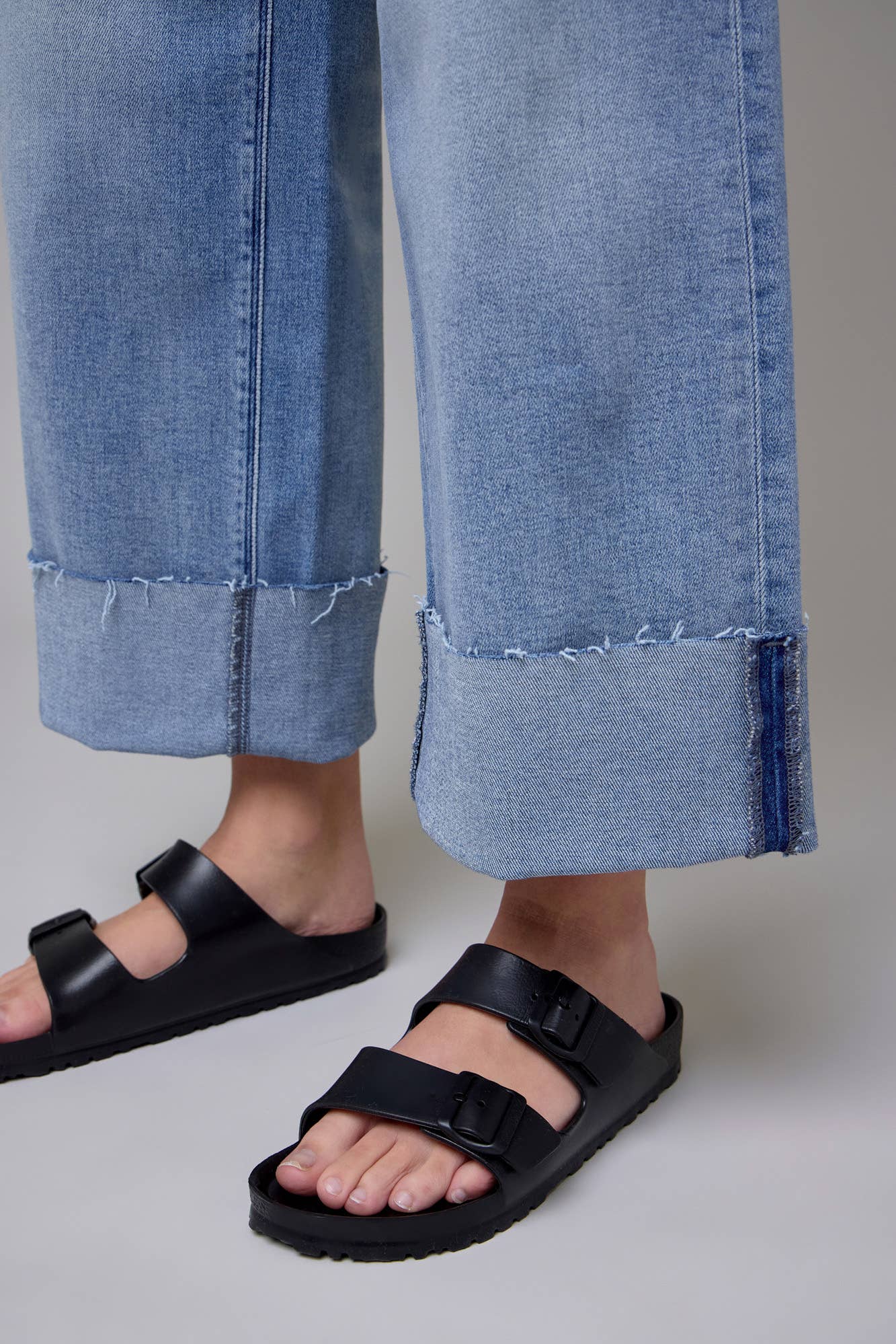 Medium Light Cuffed Crop Wide leg