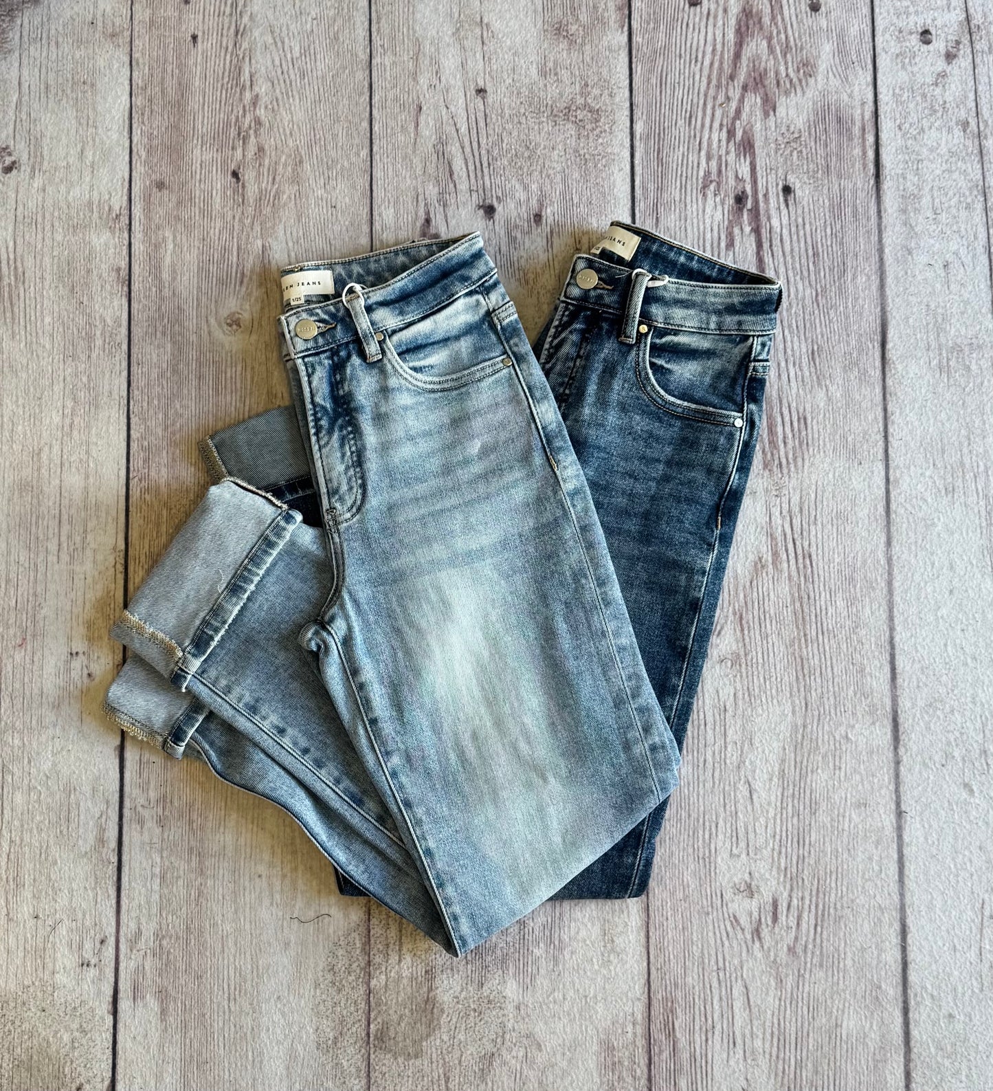 High Rise-Crop Straight Cuffed Jeans